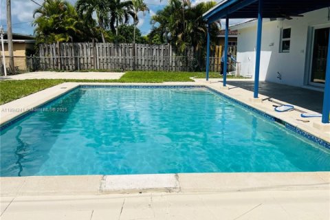 Villa ou maison à vendre à Miami, Floride: 4 chambres, 115.94 m2 № 1949974 - photo 5