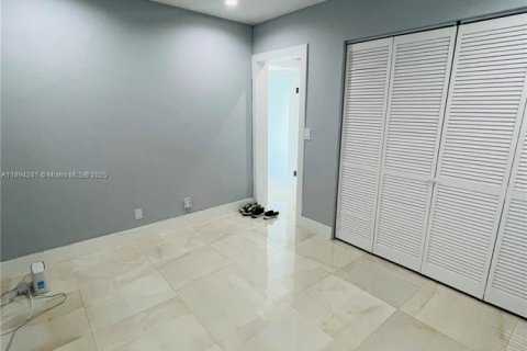Villa ou maison à vendre à Miami, Floride: 4 chambres, 115.94 m2 № 1949974 - photo 30