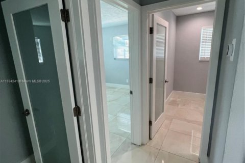 Villa ou maison à vendre à Miami, Floride: 4 chambres, 115.94 m2 № 1949974 - photo 24