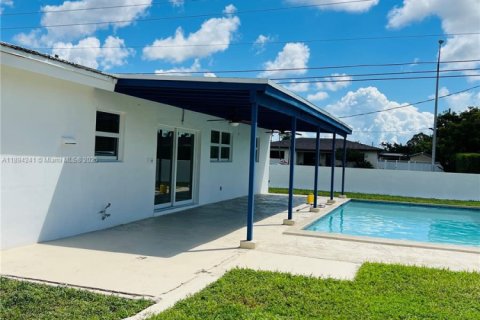 Villa ou maison à vendre à Miami, Floride: 4 chambres, 115.94 m2 № 1949974 - photo 8