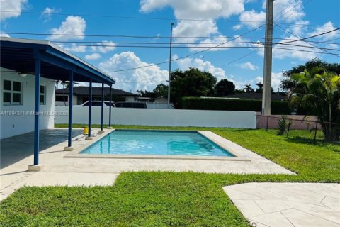 Villa ou maison à vendre à Miami, Floride: 4 chambres, 115.94 m2 № 1949974 - photo 4