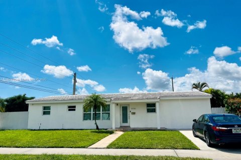 Villa ou maison à vendre à Miami, Floride: 4 chambres, 115.94 m2 № 1949974 - photo 1