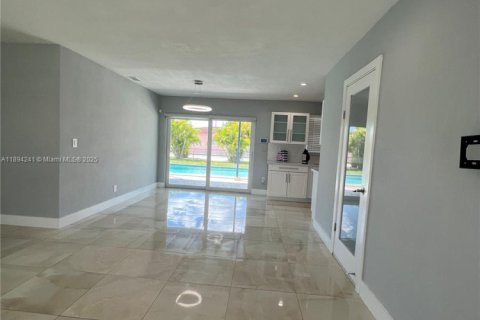 Villa ou maison à vendre à Miami, Floride: 4 chambres, 115.94 m2 № 1949974 - photo 21