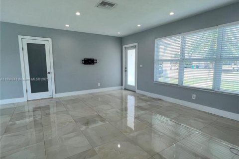 Villa ou maison à vendre à Miami, Floride: 4 chambres, 115.94 m2 № 1949974 - photo 22