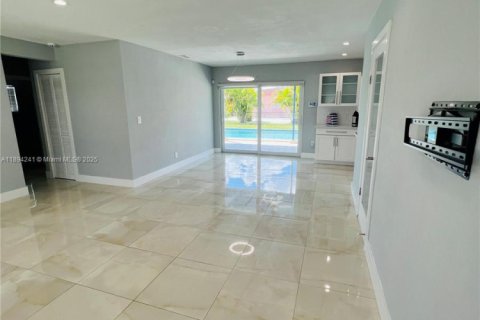 Villa ou maison à vendre à Miami, Floride: 4 chambres, 115.94 m2 № 1949974 - photo 29