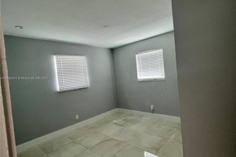 Villa ou maison à vendre à Miami, Floride: 4 chambres, 115.94 m2 № 1949974 - photo 28