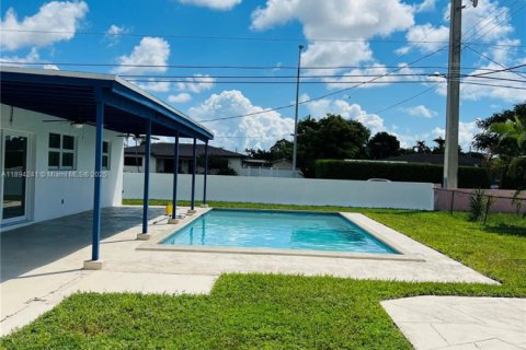 Villa ou maison à vendre à Miami, Floride: 4 chambres, 115.94 m2 № 1949974 - photo 6