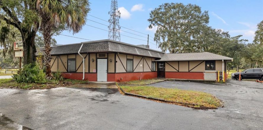 Propiedad comercial en Zephyrhills, Florida 169.45 m2 № 2310529