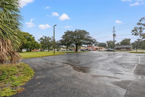 Propiedad comercial en venta en Zephyrhills, Florida, 169.45 m2 № 2310529 - foto 12