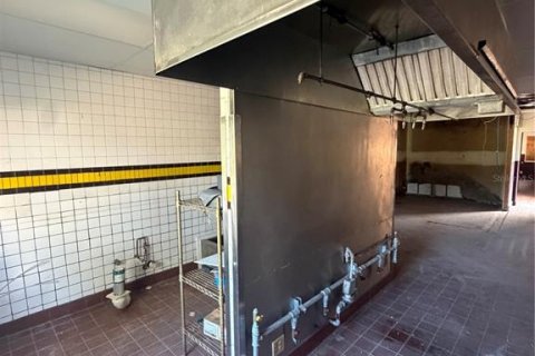 Propiedad comercial en venta en Zephyrhills, Florida, 169.45 m2 № 2310529 - foto 21