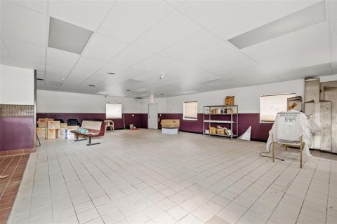 Propiedad comercial en venta en Zephyrhills, Florida, 169.45 m2 № 2310529 - foto 13