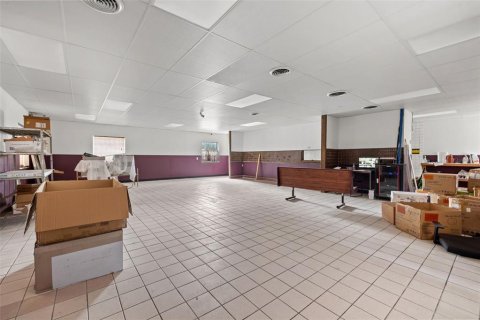 Propiedad comercial en venta en Zephyrhills, Florida, 169.45 m2 № 2310529 - foto 14