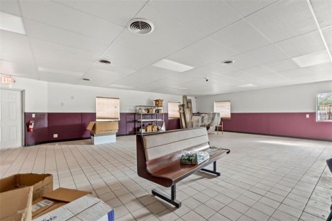 Propiedad comercial en venta en Zephyrhills, Florida, 169.45 m2 № 2310529 - foto 15