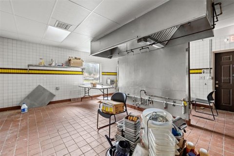 Propiedad comercial en venta en Zephyrhills, Florida, 169.45 m2 № 2310529 - foto 17