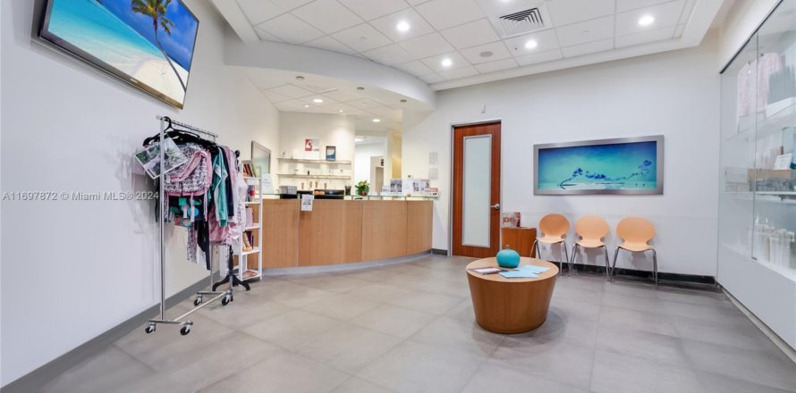 Immobilier commercial à Coral Gables, Floride № 2158385