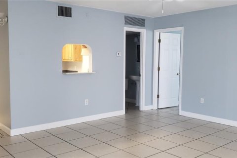 Condo in Bradenton, Florida, 1 bedroom  № 1810777 - photo 10
