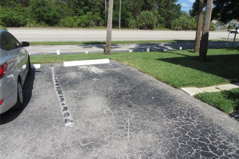 Condo in Bradenton, Florida, 1 bedroom  № 1810777 - photo 11