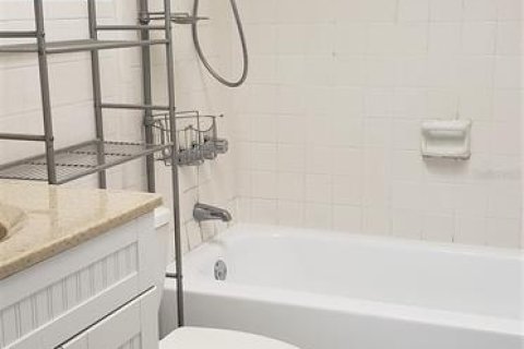 Condo in Bradenton, Florida, 1 bedroom  № 1810777 - photo 12