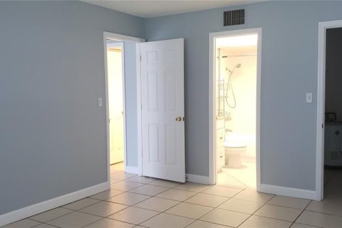 Condo in Bradenton, Florida, 1 bedroom  № 1810777 - photo 7
