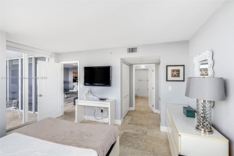 Condo in Miami Beach, Florida, 2 bedrooms  № 1971154 - photo 22