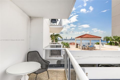 Condo in Miami Beach, Florida, 2 bedrooms  № 1971154 - photo 26