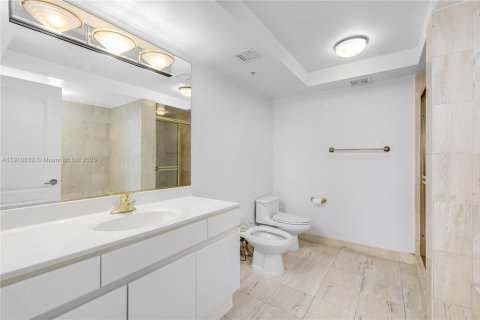 Condo in Miami Beach, Florida, 2 bedrooms  № 1971154 - photo 23