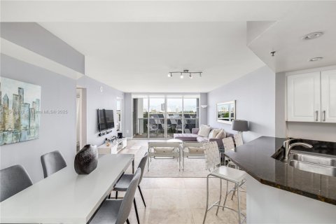 Condo in Miami Beach, Florida, 2 bedrooms  № 1971154 - photo 16