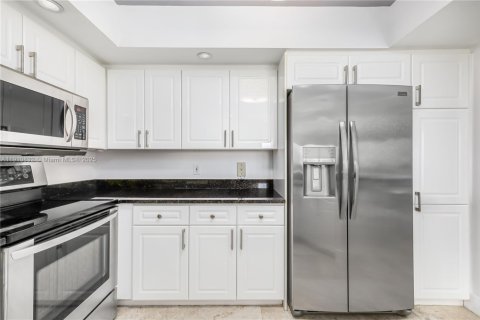 Condo in Miami Beach, Florida, 2 bedrooms  № 1971154 - photo 9