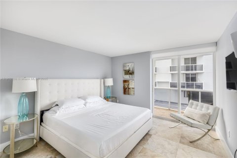 Condo in Miami Beach, Florida, 2 bedrooms  № 1971154 - photo 18