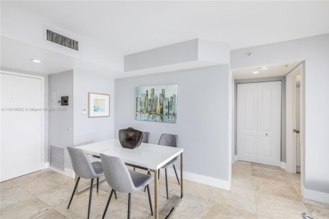 Condo in Miami Beach, Florida, 2 bedrooms  № 1971154 - photo 14
