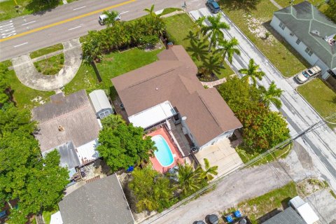 Casa en venta en Saint Petersburg, Florida, 4 dormitorios, 185.43 m2 № 1886309 - foto 5