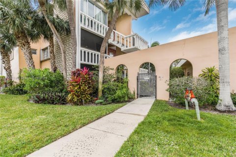 Condo in Hallandale Beach, Florida, 1 bedroom  № 1867966 - photo 2