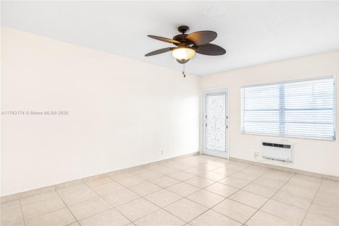 Condo in Hallandale Beach, Florida, 1 bedroom  № 1867966 - photo 8