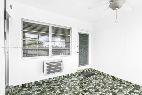 Condo in Hallandale Beach, Florida, 1 bedroom  № 1867966 - photo 5