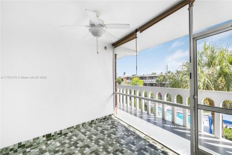 Condo in Hallandale Beach, Florida, 1 bedroom  № 1867966 - photo 6