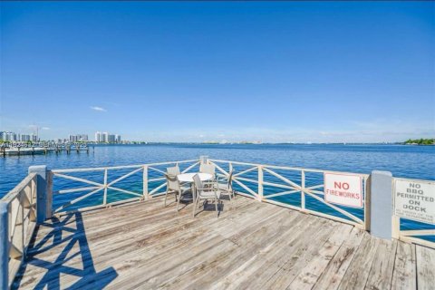 Appartement à louer à North Bay Village, Floride: 1 chambre, 87.33 m2 № 2078960 - photo 3