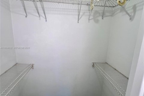 Appartement à louer à North Bay Village, Floride: 1 chambre, 87.33 m2 № 2078960 - photo 11