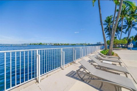 Appartement à louer à North Bay Village, Floride: 1 chambre, 87.33 m2 № 2078960 - photo 4