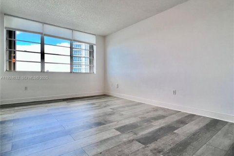 Appartement à louer à North Bay Village, Floride: 1 chambre, 87.33 m2 № 2078960 - photo 10