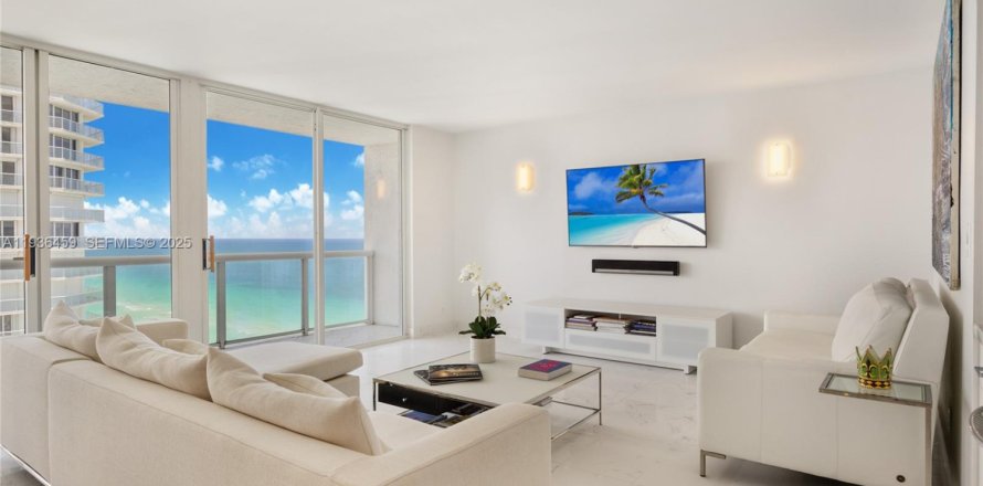 Condominio en Sunny Isles Beach, Florida, 2 dormitorios  № 1994655