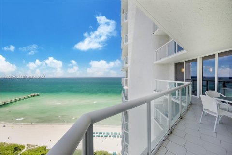 Condominio en alquiler en Sunny Isles Beach, Florida, 2 dormitorios, 135.64 m2 № 1994655 - foto 11