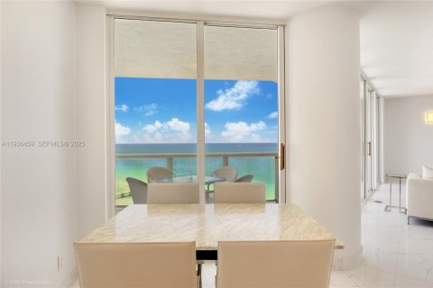 Condominio en alquiler en Sunny Isles Beach, Florida, 2 dormitorios, 135.64 m2 № 1994655 - foto 4
