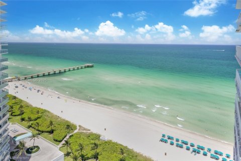 Condominio en alquiler en Sunny Isles Beach, Florida, 2 dormitorios, 135.64 m2 № 1994655 - foto 12