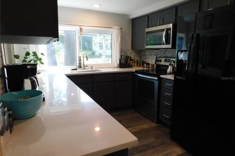 House in Hudson, Florida 2 bedrooms, 141.12 sq.m. № 2132430 - photo 7
