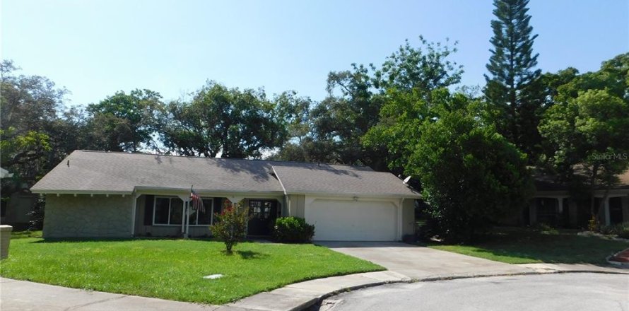 House in Hudson, Florida 2 bedrooms, 141.12 sq.m. № 2132430