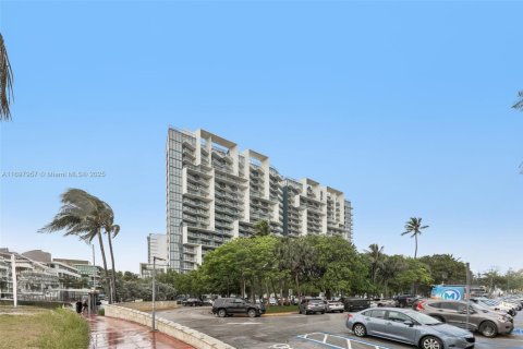 Condo in Miami Beach, Florida  № 1741632 - photo 8