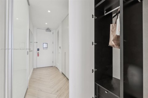 Condo in Miami Beach, Florida  № 1741632 - photo 28