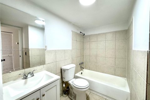 Apartment in North Miami, Florida 2 bedrooms, 83.61 sq.m. № 1927410 - photo 11