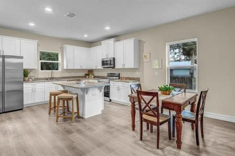 Casa en alquiler en North Port, Florida, 4 dormitorios, 194.35 m2 № 1902188 - foto 8