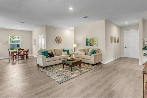 Casa en alquiler en North Port, Florida, 4 dormitorios, 194.35 m2 № 1902188 - foto 2